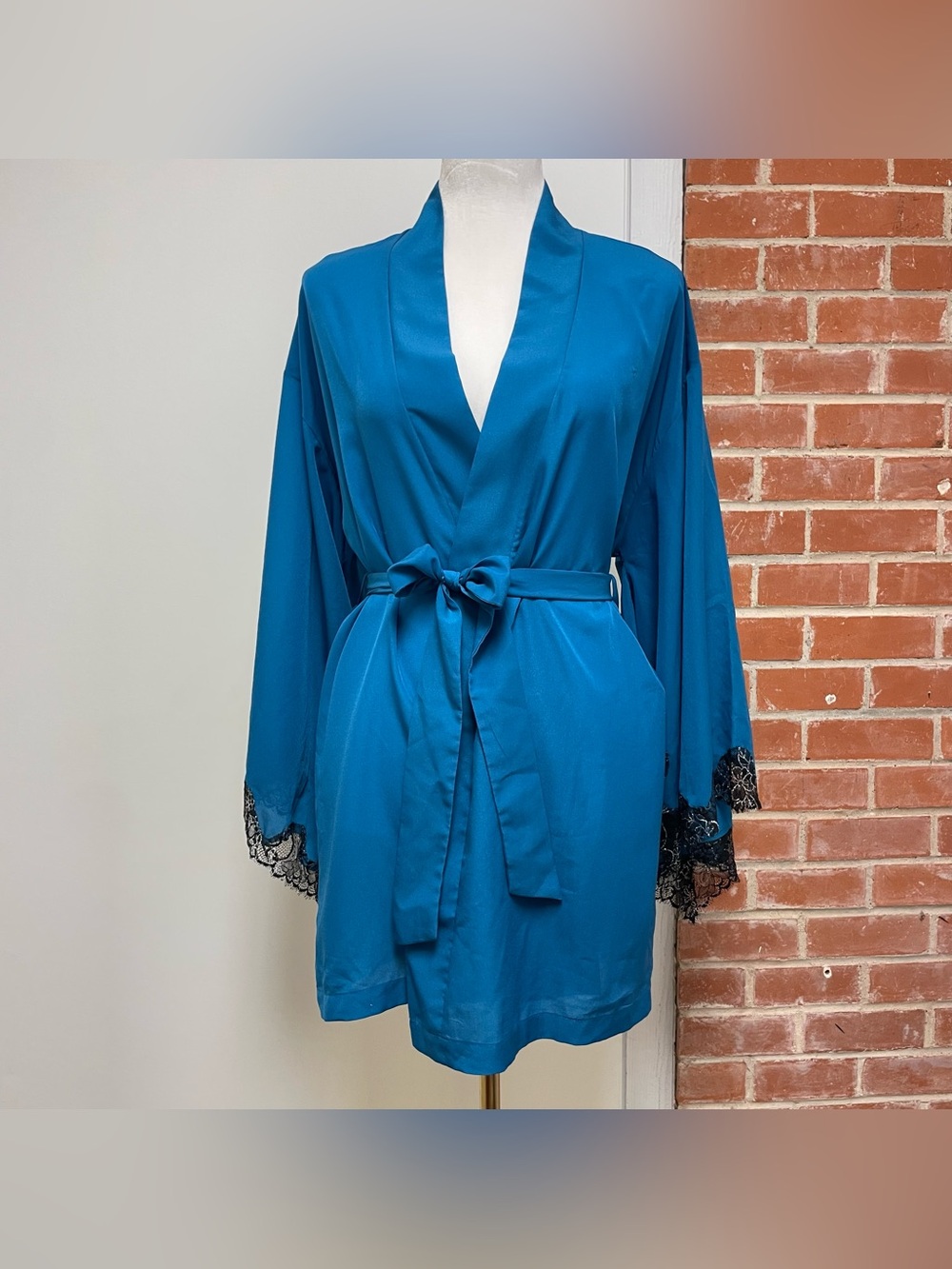 Fredrick’s Of Hollywood Robe w/ Sparkle Lace Detail!